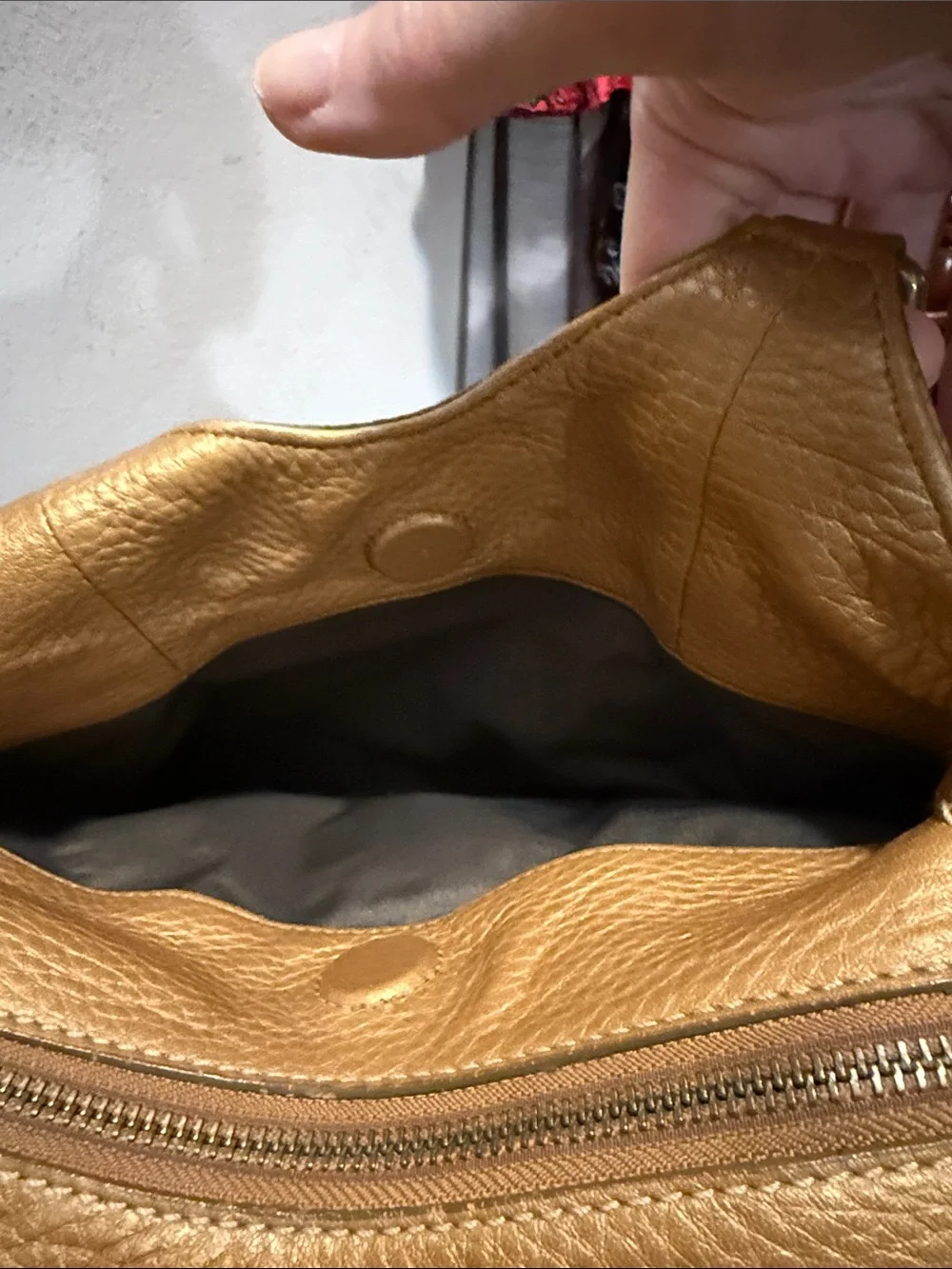 Pebbled Tan Shoulder Bag with Gold-Tone Closure Vintage